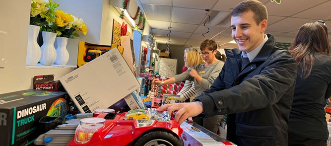 Bernie & Phyl's Delivering Toys
